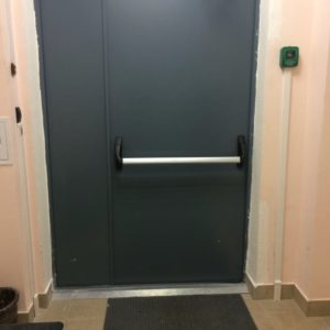 Противопожарная полуторная глухая дверь / серия FRM7281